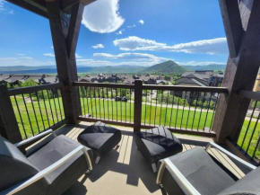 Awesome views, Short walk to world-class sking!